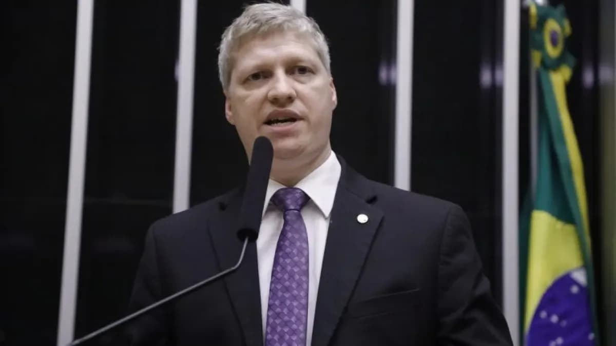 Deputado aciona PGR após chanceler faltar audiência